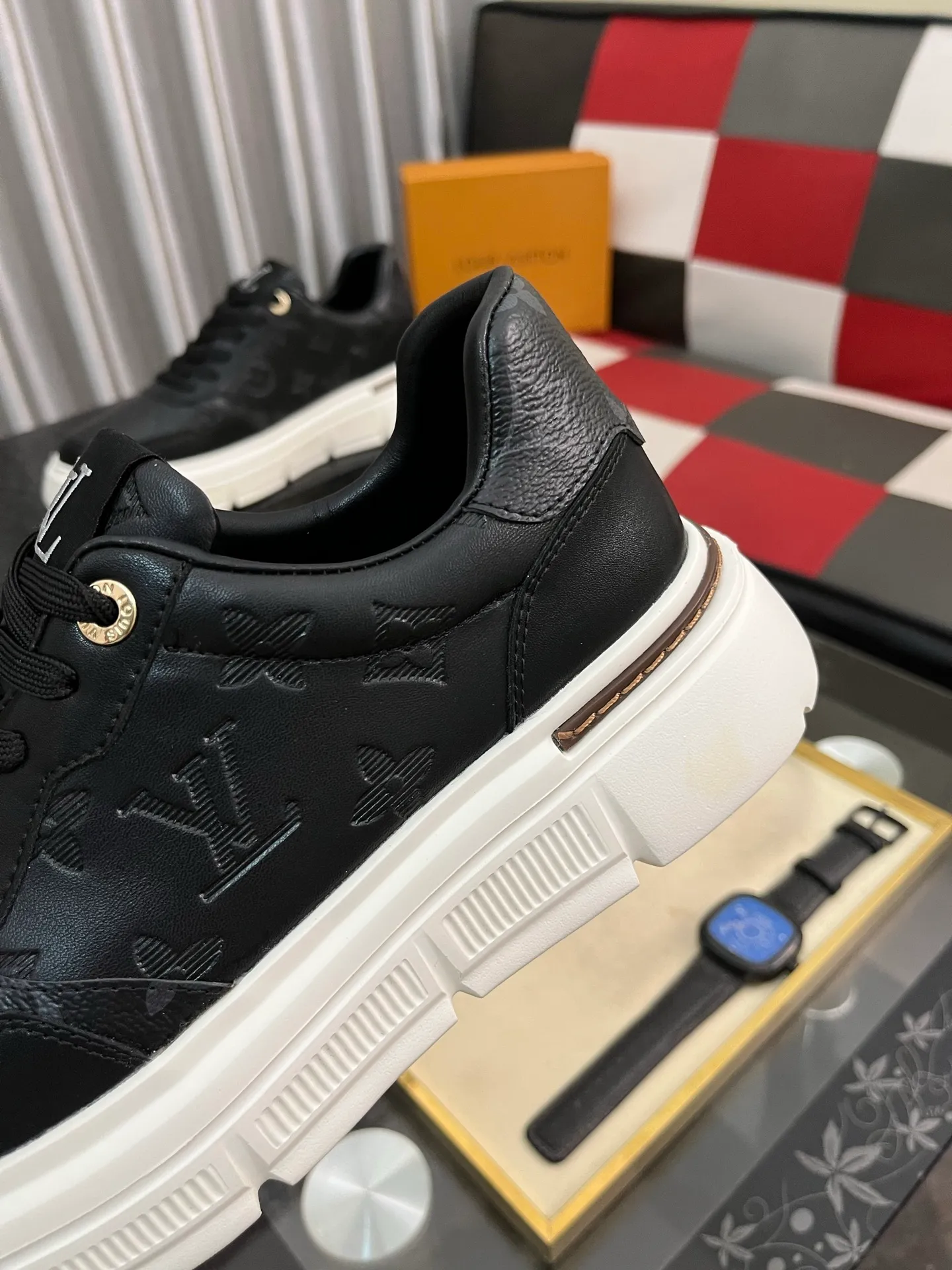 Men's shoes💰420⌚️⌚️"LOUI* VUITTO*" popular men's casual shoes, genuine Italian development💯purchasing level quality✔️The upper is made of official website material first-layer cowhide, comfortable and soft sheepskin feet⚡️Fashionable and versatile. The toe last shape is firm and full, and the soles are made from LV original molds and can be moved in and out of the counter at will. Light and comfortable on the foot~purely handmade, details determine quality! Size:38-442️⃣Colors available